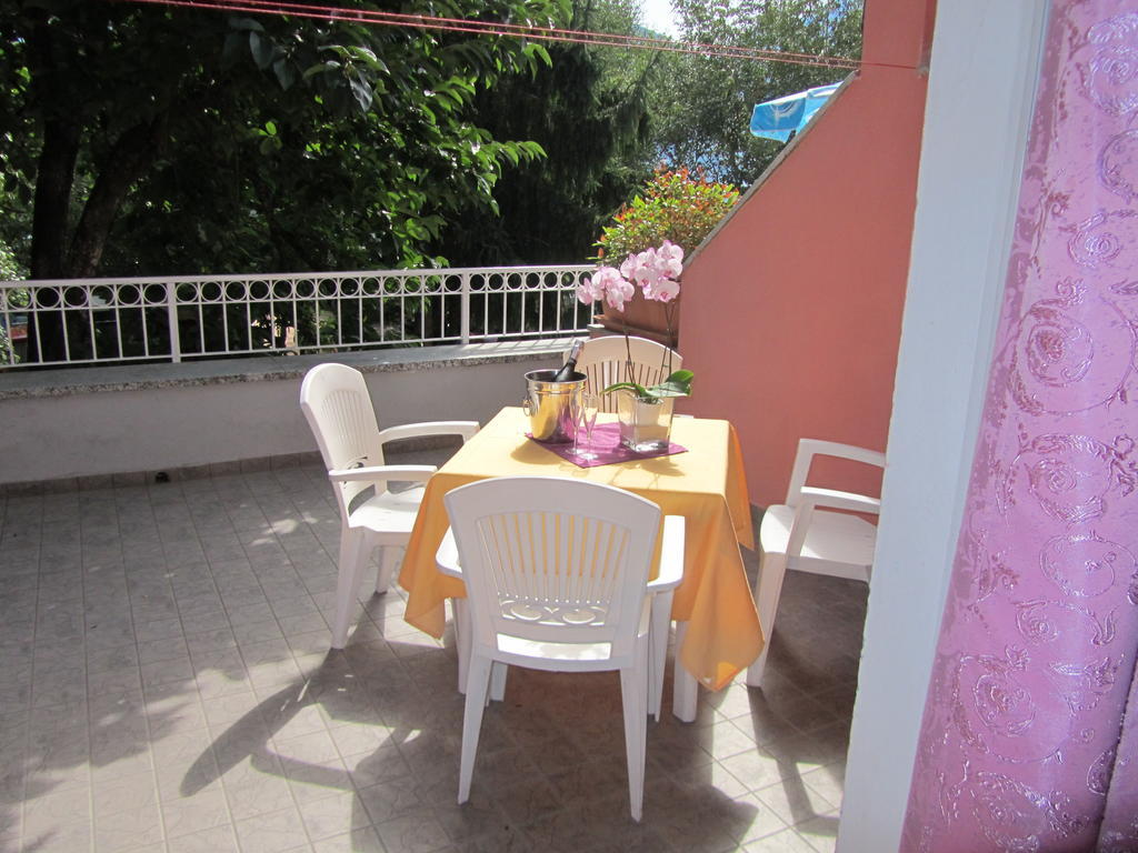 Residence Laguna Beach Pianello Del Lario Exterior photo