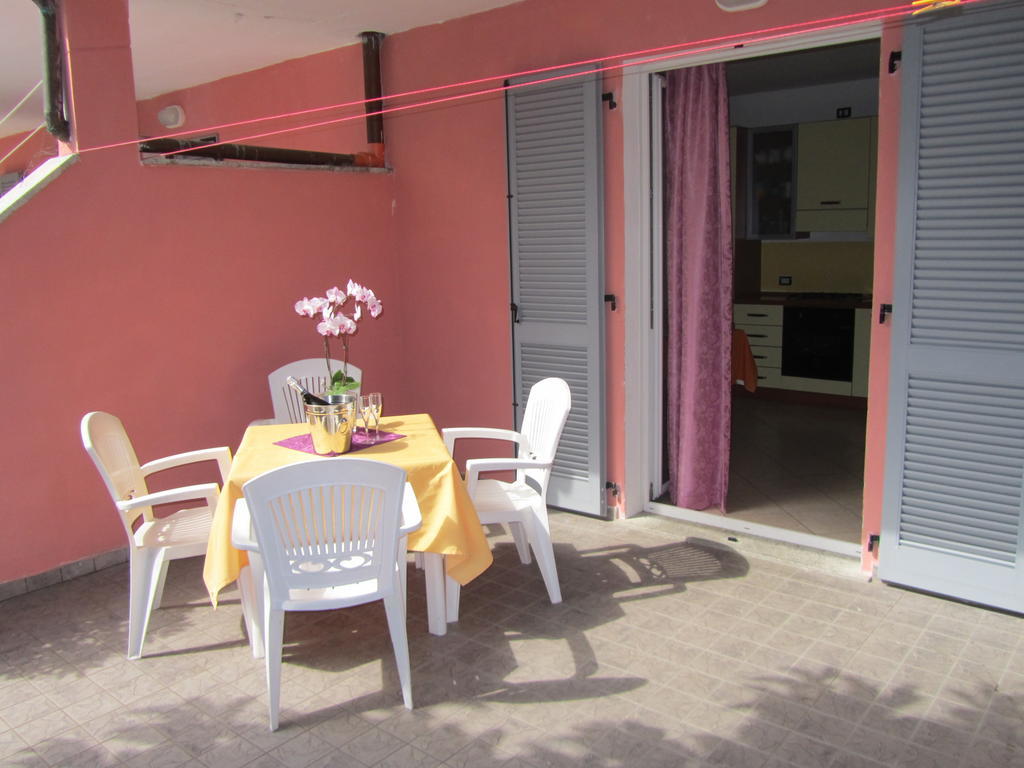 Residence Laguna Beach Pianello Del Lario Room photo